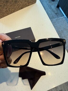 Tom Ford Women’s Black Square Gradient Lens Sunglasses. Worn once